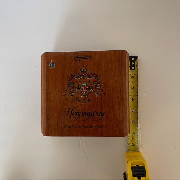 Vintage Arturo Fuente Hemingway Wood Cigar Box - Picture 7 of 7